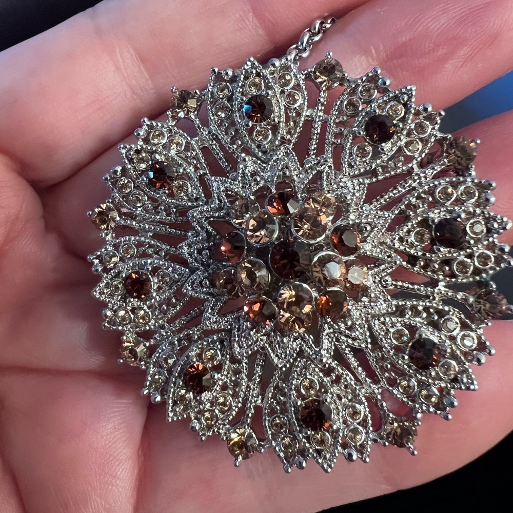 Camrose Kross Jbk Elegant Silver Sparkling PendantBrooch 85$